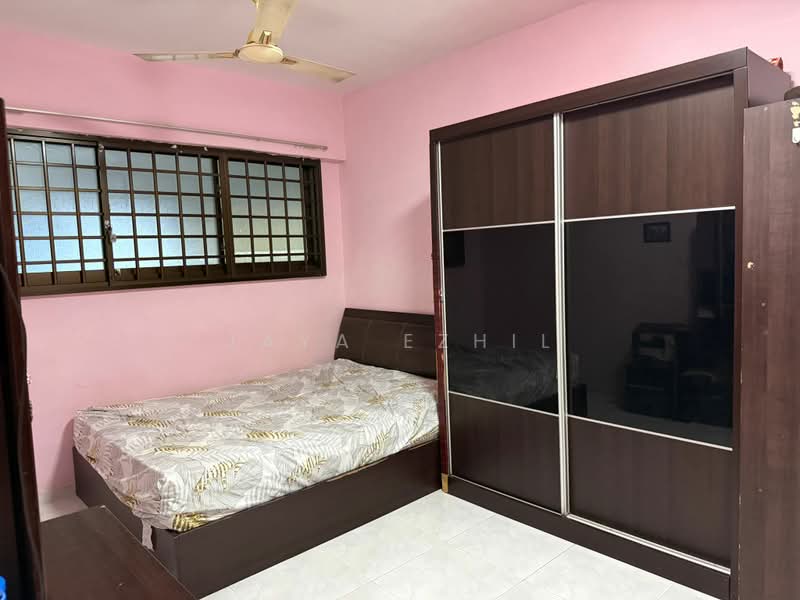 520 Jurong West Street 52, 520 Jurong West Street 52, 2 Bedrooms, 796 sqft, HDB Flat For Sale, by Jaya Ezhil, 500182747 - Bedroom - PropertyGuru.com.sg