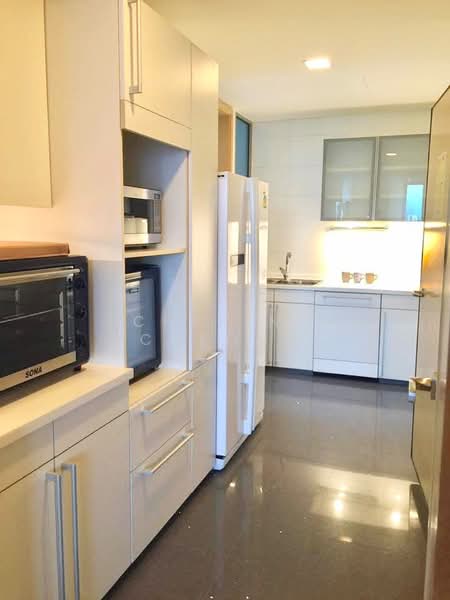 Cairnhill Crest, 8 Cairnhill Circle, 2 Bedrooms, 1,206 sqft, Condominium For Sale, by Cherine Cheong, 500182752 - Kitchen - PropertyGuru.com.sg