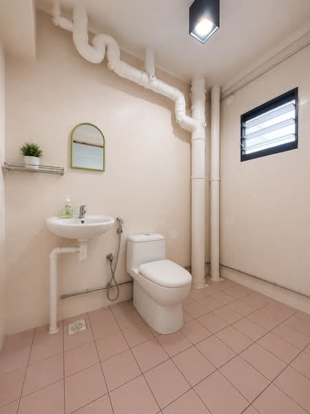 317 Sembawang Vista, 317 Sembawang Vista, Sembawang / Yishun, 3 Bedrooms, 1,087 sqft, HDB Flat For Sale, by Jeslyn Lim 林瑞香, 500182753 - Bathroom - PropertyGuru.com.sg