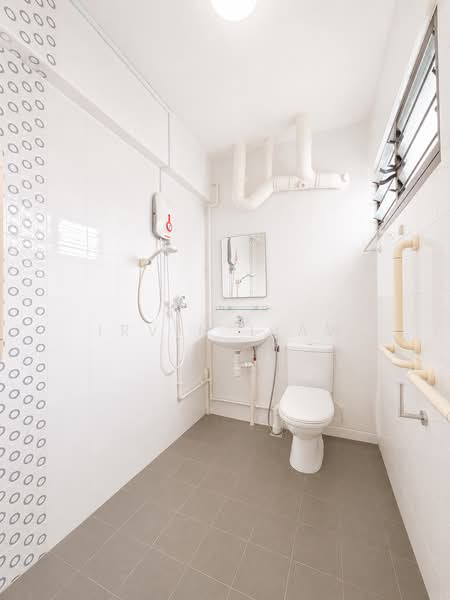 125 Geylang East Avenue 1, 125 Geylang East Avenue 1, 2 Bedrooms, 797 sqft, HDB Flat For Sale, by Irvin Liaw, 500182756 - Bathroom - PropertyGuru.com.sg