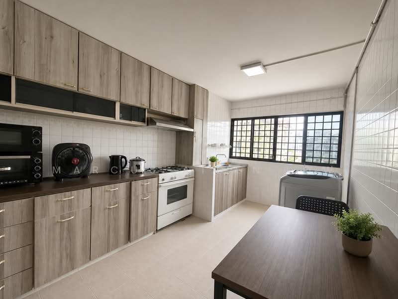 244 Jurong East Street 24, 244 Jurong East Street 24, 2 Bedrooms, 721 sqft, HDB Flat For Sale, by Marcus Aiden Low, 500182771 - Kitchen - PropertyGuru.com.sg