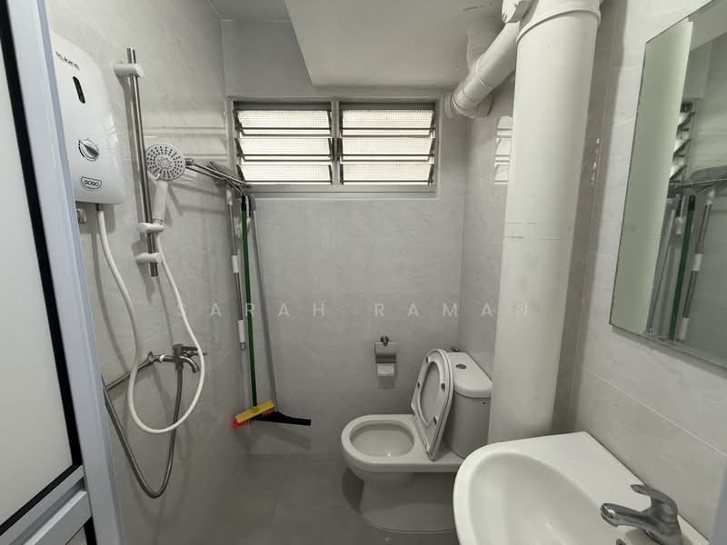 649 Ang Mo Kio Avenue 5, 649 Ang Mo Kio Avenue 5, Room Rental, 60 sqft, HDB Flat For Rent, by Sarah Raman, 500182775 - Bathroom - PropertyGuru.com.sg