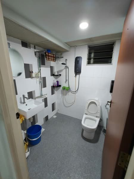 467B Fernvale Link, 467B Fernvale Link, 2 Bedrooms, 732 sqft, HDB Flat For Sale, by Edwin Chua W Y, 500182782 - Bathroom - PropertyGuru.com.sg