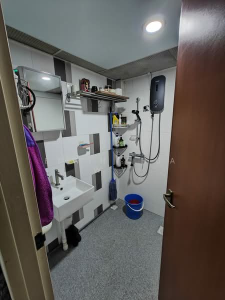 467B Fernvale Link, 467B Fernvale Link, 2 Bedrooms, 732 sqft, HDB Flat For Sale, by Edwin Chua W Y, 500182782 - Bathroom - PropertyGuru.com.sg