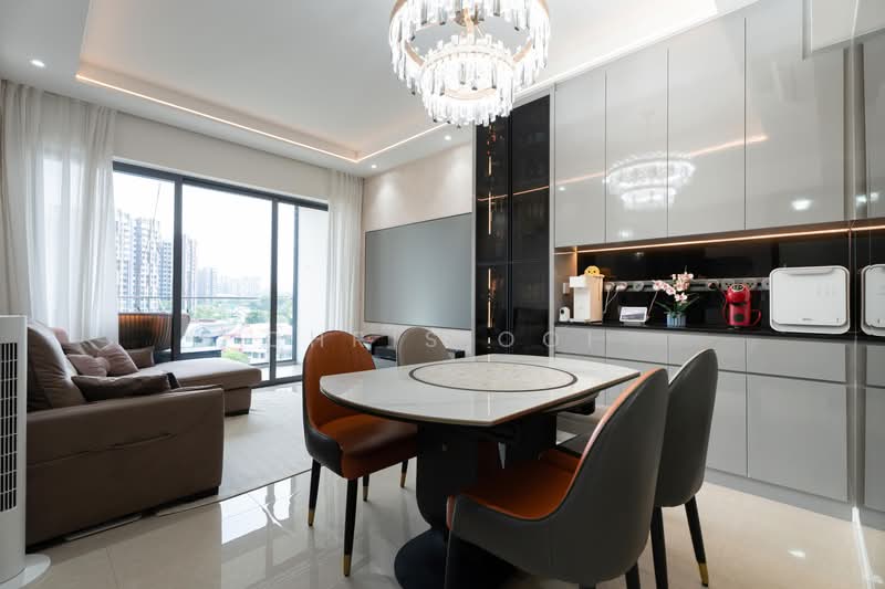 The Gazania, 7 How Sun Drive, 3 Bedrooms, 958 sqft, Condominium For Sale, by Chris Ooi, 500182802 - Living Room - PropertyGuru.com.sg