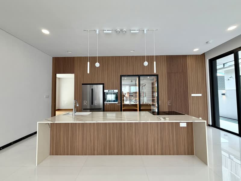 Cactus Cresent brand new detached for rent, Cactus Crescent / Cactus Road / Seletar Garden / near Serangoon Garden / Seletar Hills / Seletar Hills Estate / Seletar Hills Drive / Saraca Road, 6 Bedrooms, 10,500 sqft, Detached House For Rent, by Terence Xie, 500182807 - Kitchen - PropertyGuru.com.sg