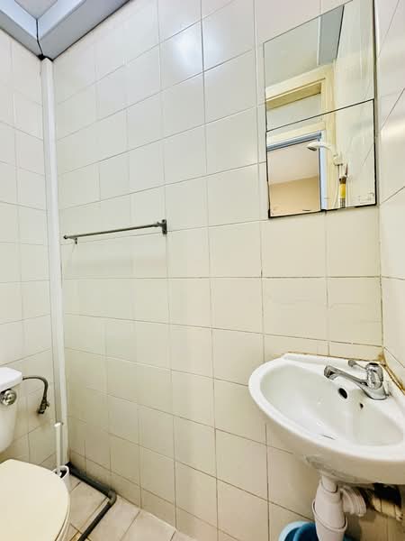Maple Woods, 991 Bukit Timah Road, Room Rental, 180 sqft, Condominium For Rent, by Steve Voon, 500182809 - Bathroom - PropertyGuru.com.sg