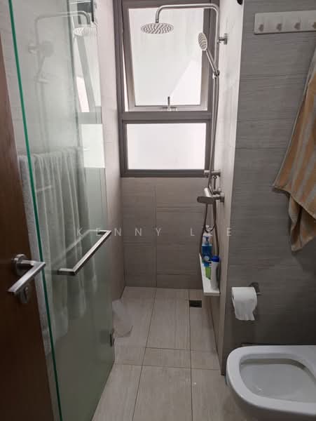 Bellewoods, 104 Woodlands Avenue 5, 3 Bedrooms, 936 sqft, Executive Condominium For Sale, by Kenny Lee, 500182829 - Bathroom - PropertyGuru.com.sg