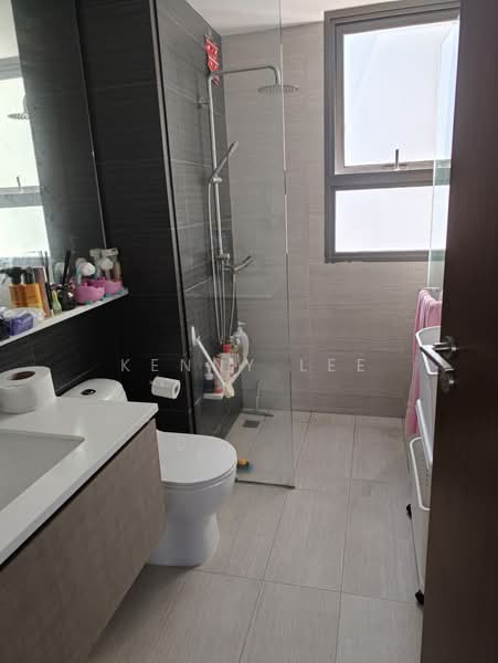 Bellewoods, 104 Woodlands Avenue 5, 3 Bedrooms, 936 sqft, Executive Condominium For Sale, by Kenny Lee, 500182829 - Bathroom - PropertyGuru.com.sg