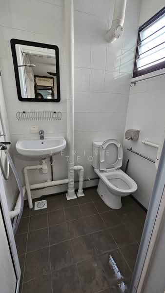 89 Bedok North Street 4, 89 Bedok North Street 4, 2 Bedrooms, 721 sqft, HDB Flat For Rent, by Jerine Teo, 500182838 - Bathroom - PropertyGuru.com.sg