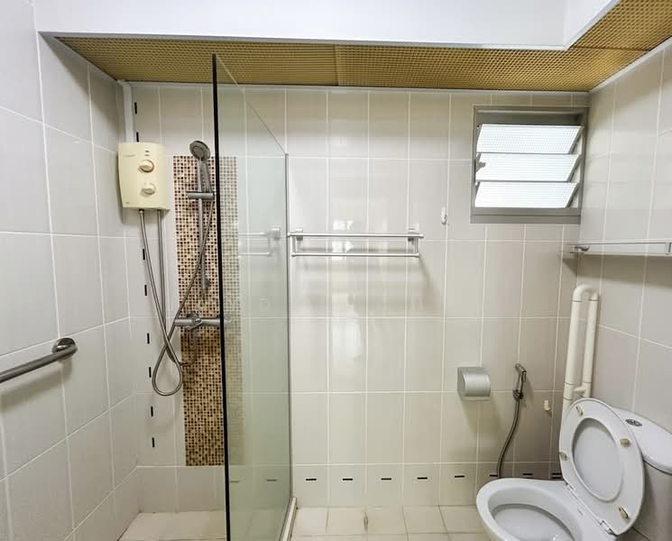 782B Woodlands Crescent, 782B Woodlands Crescent, 3 Bedrooms, 1,206 sqft, HDB Flat For Rent, by Jayden Chen, 500182844 - Bathroom - PropertyGuru.com.sg