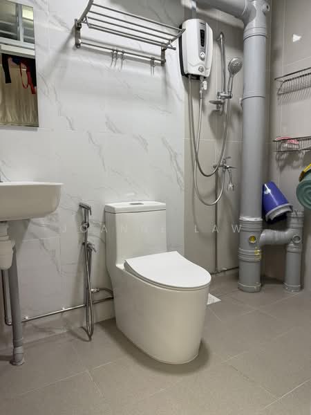 754 Woodlands Circle, 754 Woodlands Circle, Room Rental, 100 sqft, HDB Flat For Rent, by Joanne Law, 500182862 - Bathroom - PropertyGuru.com.sg