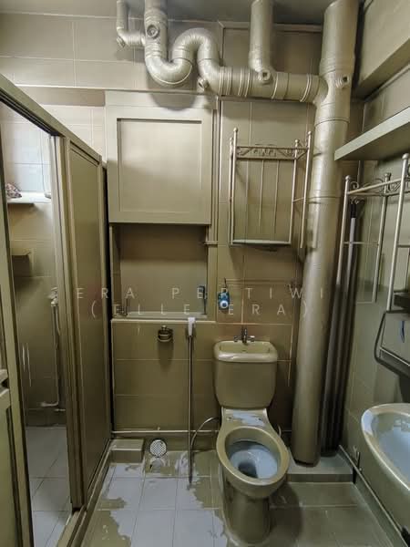 946 Jurong West Street 91, 946 Jurong West Street 91, 3 Bedrooms, 1,324 sqft, HDB Flat For Sale, by Era Pertiwi (Elle Era), 500182874 - Bathroom - PropertyGuru.com.sg