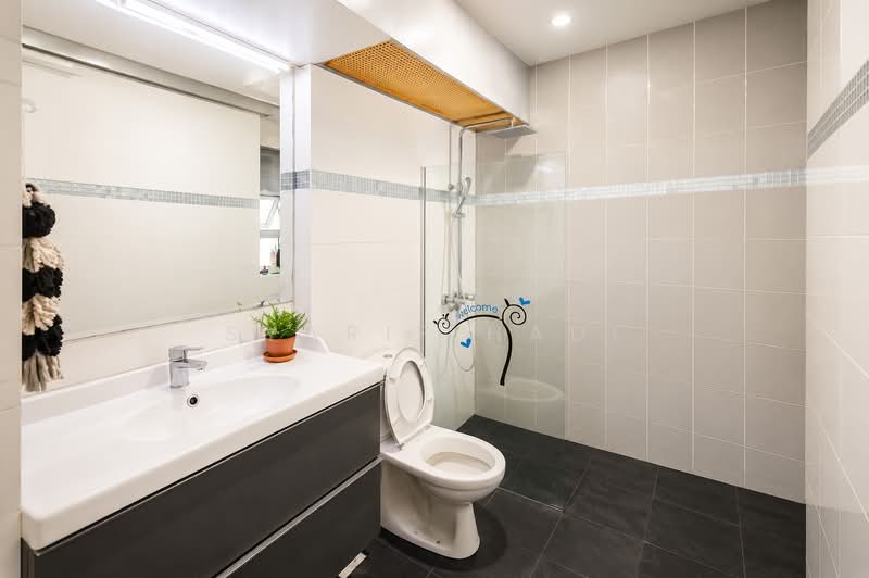 272D Sengkang Central, 272D Sengkang Central, 3 Bedrooms, 969 sqft, HDB Flat For Sale, by Syarif Hadi, 500182875 - Bathroom - PropertyGuru.com.sg