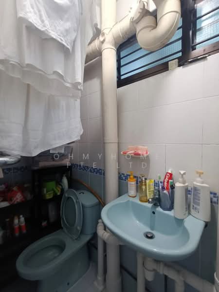 7 Telok Blangah Crescent, 7 Telok Blangah Crescent, 1 Bedroom, 333 sqft, HDB Flat For Sale, by EVON NG, 500182892 - Bathroom - PropertyGuru.com.sg