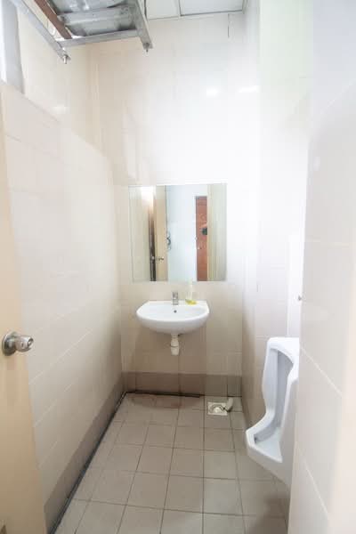 Innovation Place, Mandai Estate, 1,615 sqft, Factory / Workshop (B2) For Sale, by Tay Yiqi, 500182895 - Bathroom - CommercialGuru.com.sg
