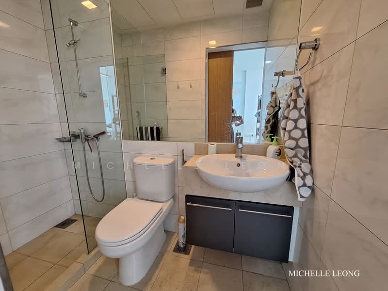 The Central, 12 Eu Tong Sen Street, 635 sqft, Office For Sale, by Michelle Leong, 500182912 - Bathroom - CommercialGuru.com.sg