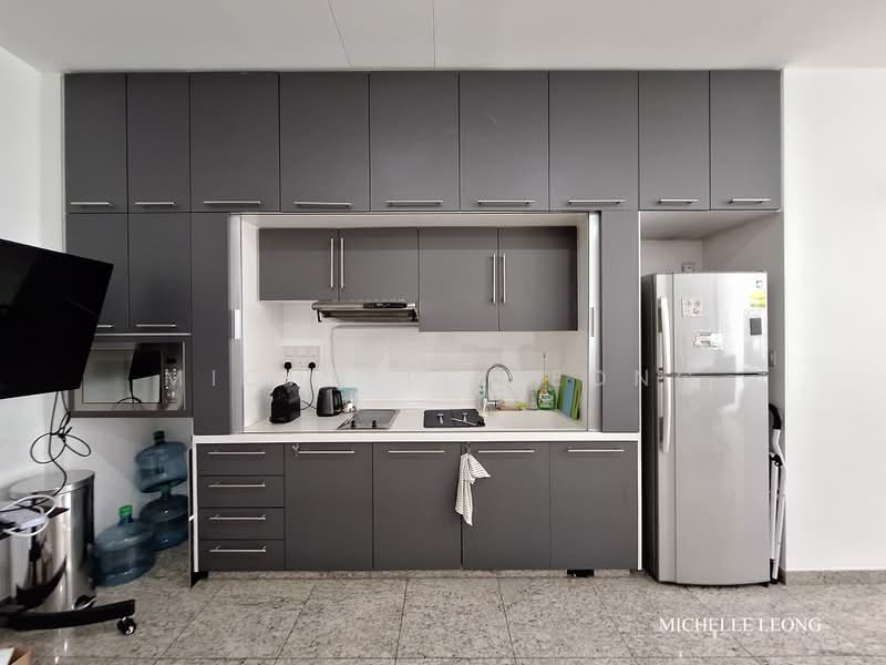 The Central, 12 Eu Tong Sen Street, 635 sqft, Office For Sale, by Michelle Leong, 500182912 - Kitchen - CommercialGuru.com.sg