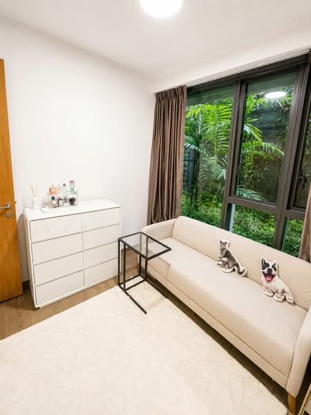 Penrose, 28 Sims Drive, 3 Bedrooms, 1,044 sqft, Condominium For Sale, by Viviane Chew, 500182914 - Bedroom - PropertyGuru.com.sg