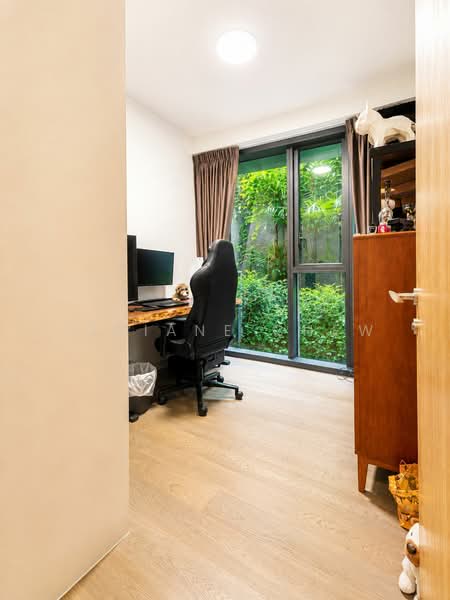 Penrose, 28 Sims Drive, 3 Bedrooms, 1,044 sqft, Condominium For Sale, by Viviane Chew, 500182914 - Bedroom - PropertyGuru.com.sg