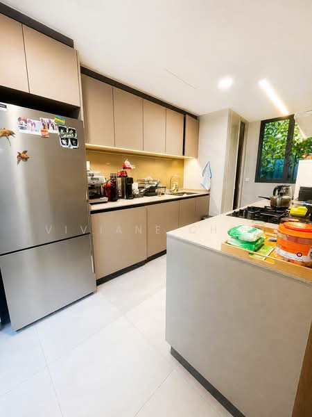 Penrose, 28 Sims Drive, 3 Bedrooms, 1,044 sqft, Condominium For Sale, by Viviane Chew, 500182914 - Kitchen - PropertyGuru.com.sg