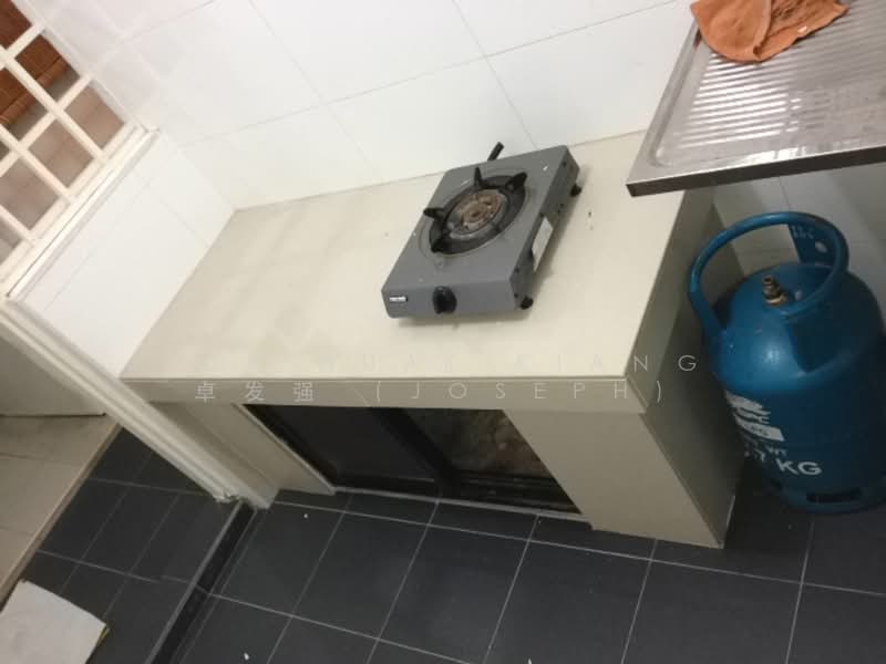94 Lorong 4 Toa Payoh, 94 Lorong 4 Toa Payoh, 2 Bedrooms, 640 sqft, HDB Flat For Rent, by Tok Huat Kiang 卓发强 (Joseph), 500182938 - Kitchen - PropertyGuru.com.sg