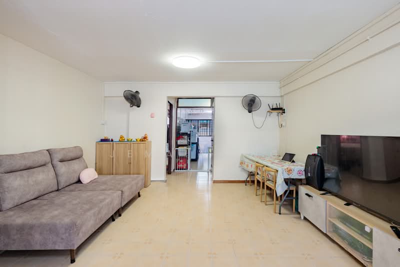 135 Bukit Batok West Avenue 6, 135 Bukit Batok West Avenue 6, 3 Bedrooms, 1,001 sqft, HDB Flat For Sale, by Jemaine Ng, 500182945 - Living Room - PropertyGuru.com.sg