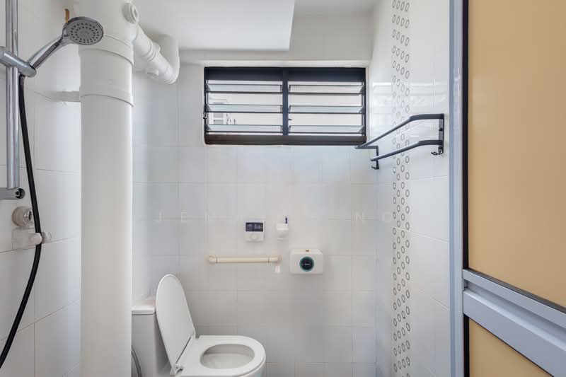 135 Bukit Batok West Avenue 6, 135 Bukit Batok West Avenue 6, 3 Bedrooms, 1,001 sqft, HDB Flat For Sale, by Jemaine Ng, 500182945 - Bathroom - PropertyGuru.com.sg