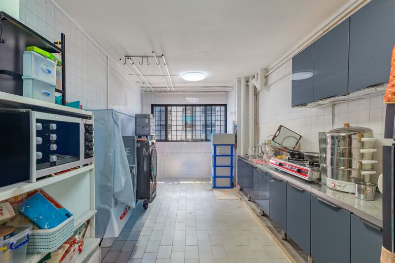 135 Bukit Batok West Avenue 6, 135 Bukit Batok West Avenue 6, 3 Bedrooms, 1,001 sqft, HDB Flat For Sale, by Jemaine Ng, 500182945 - Kitchen - PropertyGuru.com.sg