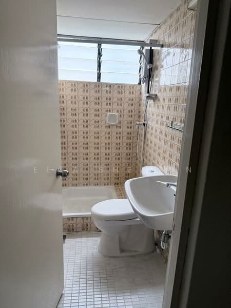 Pandan Valley, 3 Pandan Valley, Room Rental, 150 sqft, Condominium For Rent, by Ella Sherman, 500182975 - Bathroom - PropertyGuru.com.sg