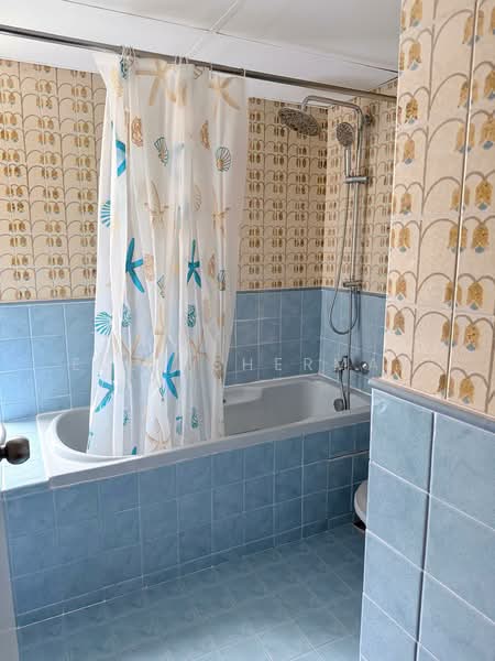 Pandan Valley, 3 Pandan Valley, Room Rental, 150 sqft, Condominium For Rent, by Ella Sherman, 500182975 - Bathroom - PropertyGuru.com.sg