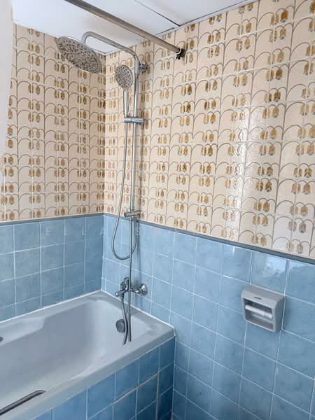 Pandan Valley, 3 Pandan Valley, Room Rental, 150 sqft, Condominium For Rent, by Ella Sherman, 500182975 - Bathroom - PropertyGuru.com.sg