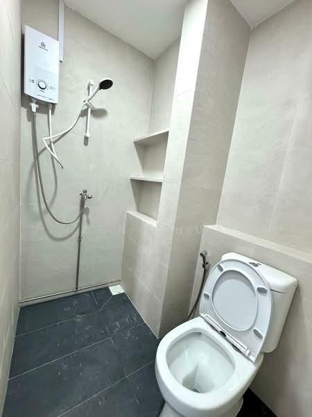 Lion Towers, 2 Essex Road, Room Rental, 200 sqft, Apartment For Rent, by Zen Chua, 500182978 - Bathroom - PropertyGuru.com.sg
