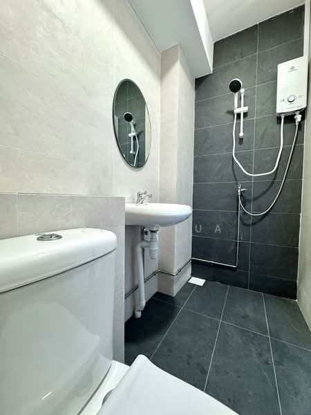 Lion Towers, 2 Essex Road, Room Rental, 200 sqft, Apartment For Rent, by Zen Chua, 500182978 - Bathroom - PropertyGuru.com.sg