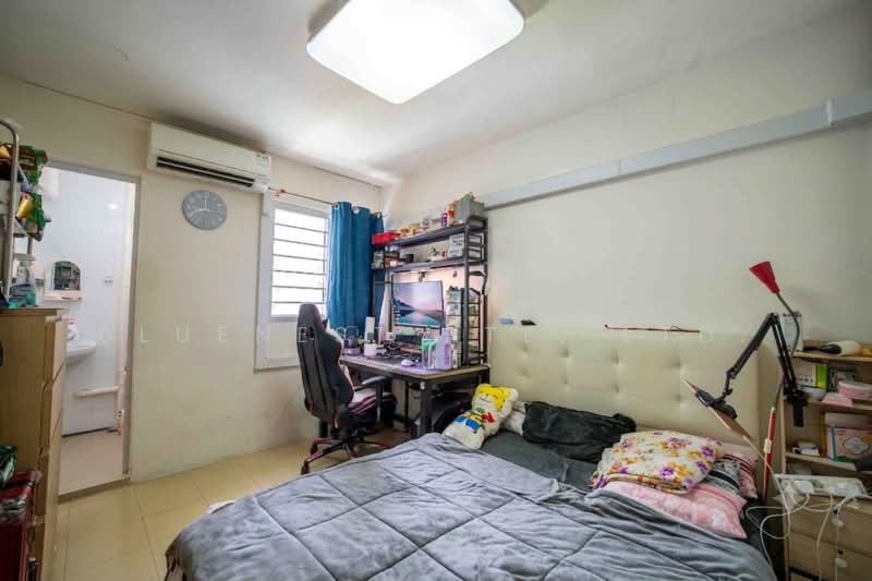 135 Yishun Street 11, 135 Yishun Street 11, 2 Bedrooms, 721 sqft, HDB Flat For Sale, by KENNETH CHUA, 500182997 - Bedroom - PropertyGuru.com.sg