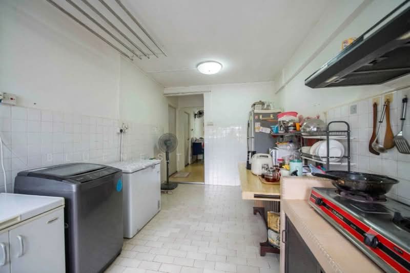 135 Yishun Street 11, 135 Yishun Street 11, 2 Bedrooms, 721 sqft, HDB Flat For Sale, by KENNETH CHUA, 500182997 - Kitchen - PropertyGuru.com.sg