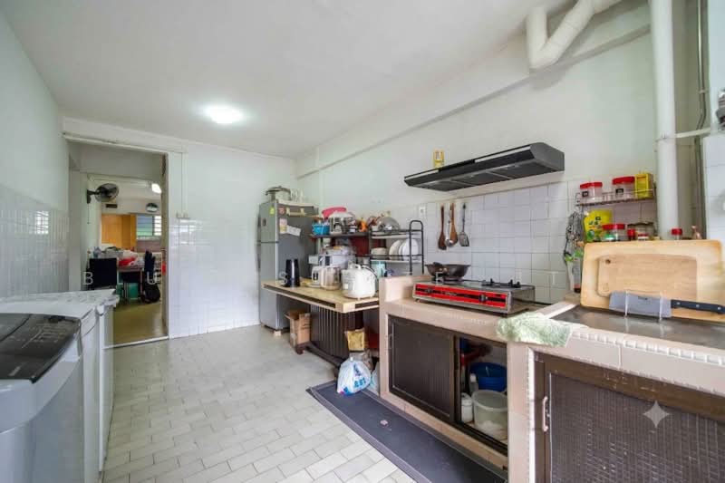 135 Yishun Street 11, 135 Yishun Street 11, 2 Bedrooms, 721 sqft, HDB Flat For Sale, by KENNETH CHUA, 500182997 - Kitchen - PropertyGuru.com.sg