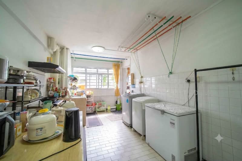135 Yishun Street 11, 135 Yishun Street 11, 2 Bedrooms, 721 sqft, HDB Flat For Sale, by KENNETH CHUA, 500182997 - Kitchen - PropertyGuru.com.sg