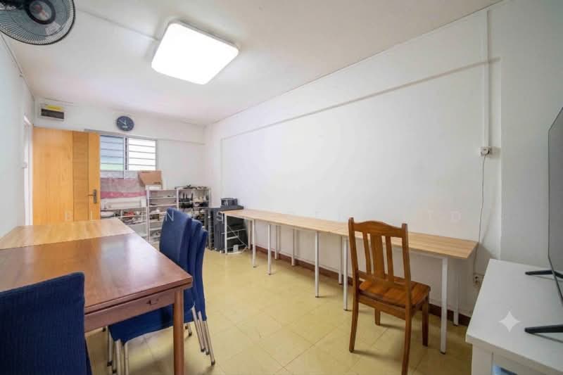 135 Yishun Street 11, 135 Yishun Street 11, 2 Bedrooms, 721 sqft, HDB Flat For Sale, by KENNETH CHUA, 500182997 - Study - PropertyGuru.com.sg