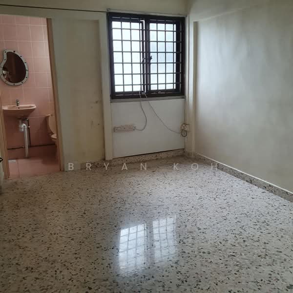 243 Serangoon Avenue 2, 243 Serangoon Avenue 2, 2 Bedrooms, 689 sqft, HDB Flat For Rent, by Bryan Koh, 500182998 - Bathroom - PropertyGuru.com.sg