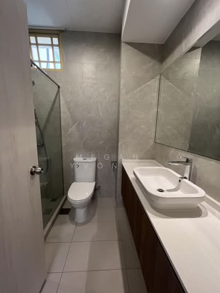 Orange Regency, 101 Fernhill Road, 4 Bedrooms, 1,776 sqft, Apartment For Rent, by Megan Yvonne, 500183021 - Bathroom - PropertyGuru.com.sg