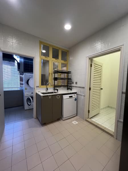 Orange Regency, 101 Fernhill Road, 4 Bedrooms, 1,776 sqft, Apartment For Rent, by Megan Yvonne, 500183021 - Kitchen - PropertyGuru.com.sg