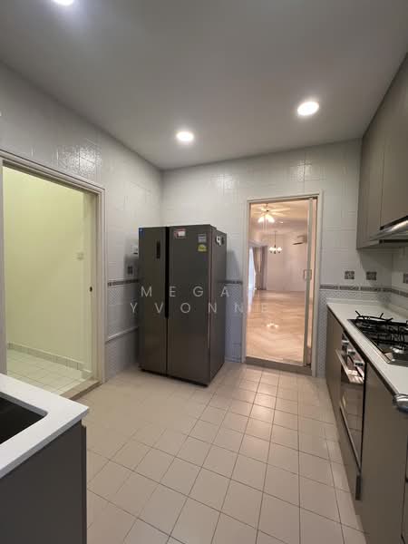Orange Regency, 101 Fernhill Road, 4 Bedrooms, 1,776 sqft, Apartment For Rent, by Megan Yvonne, 500183021 - Kitchen - PropertyGuru.com.sg
