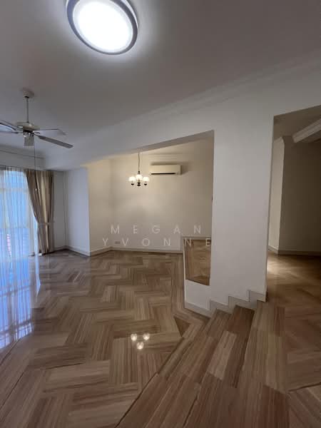 Orange Regency, 101 Fernhill Road, 4 Bedrooms, 1,776 sqft, Apartment For Rent, by Megan Yvonne, 500183021 - Living Room - PropertyGuru.com.sg