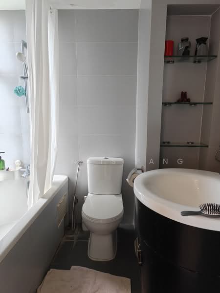 Pandan Valley, 4 Pandan Valley, 3 Bedrooms, 2,024 sqft, Condominium For Rent, by Francis Pang, 500183027 - Bathroom - PropertyGuru.com.sg