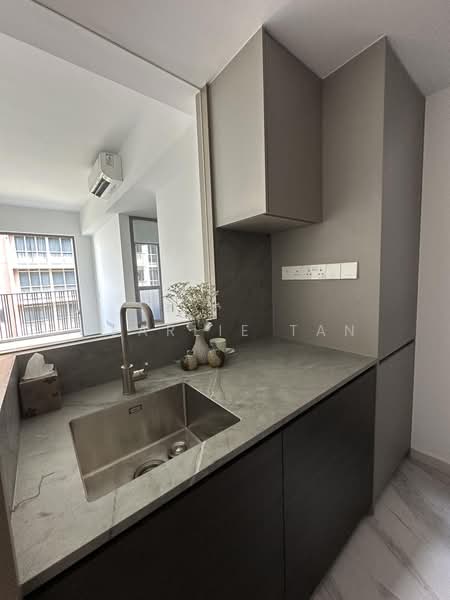 Pasir Ris 8, 8 Pasir Ris Drive 8, 2 Bedrooms, 775 sqft, Apartment For Rent, by Pearlie Tan, 500183035 - Enclosed Kitchen - PropertyGuru.com.sg