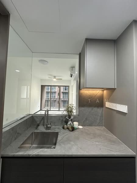 Pasir Ris 8, 8 Pasir Ris Drive 8, 2 Bedrooms, 775 sqft, Apartment For Rent, by Pearlie Tan, 500183035 - Enclosed Kitchen - PropertyGuru.com.sg