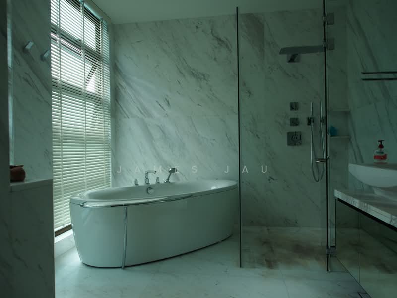 Walk to Botanic Gardens and Stevens MRT! Beautiful elevated 2 storey bungalow with basement!, , 5 Bedrooms, 6,200 sqft, Detached House For Sale, by James Jau, 500183038 - Bathroom - PropertyGuru.com.sg