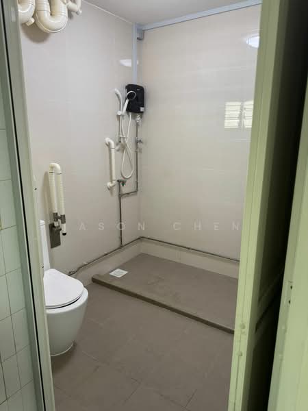 94C Bedok North Avenue 4, 94C Bedok North Avenue 4, 3 Bedrooms, 1,517 sqft, HDB Flat For Rent, by Jason Chen, 500183055 - Bathroom - PropertyGuru.com.sg