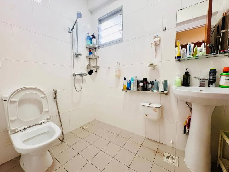 802A Keat Hong Close, 802A Keat Hong Close, 3 Bedrooms, 1,216 sqft, HDB Flat For Sale, by STEVEN NG, 500183076 - Bathroom - PropertyGuru.com.sg